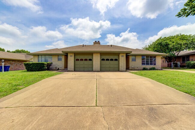 Foto del edificio - S 67th Ave E Duplex
