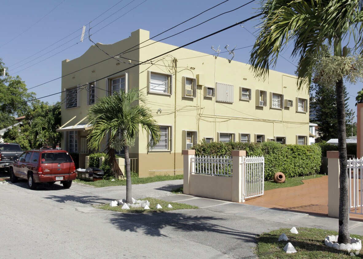 Building Photo - 3133 SW 23rd Ter