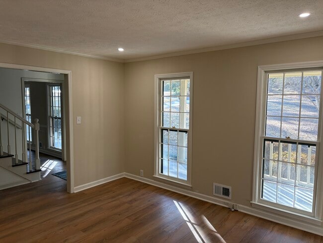 Building Photo - 807 Oak Bridge Ln