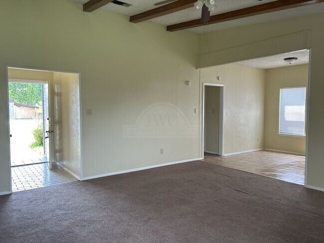 Building Photo - 2607 Poage Ave