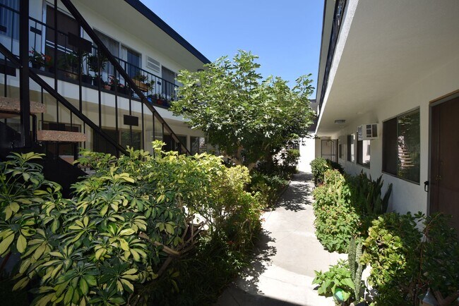 Foto del edificio - 849 N McCadden Pl
