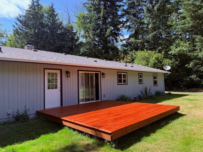 Building Photo - BEAUTIFUL UPDATED RAMBLER WITH LARGE GARGE