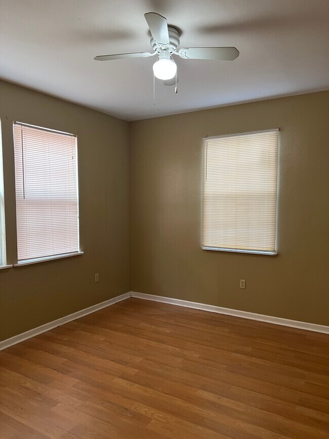 Foto del edificio - 3128 Louisiana Ave Pkwy