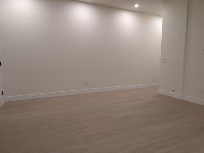 Building Photo - 9190 Hatzic Rdg Dr