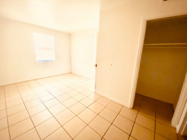 Foto del edificio - 414 E Avenue A