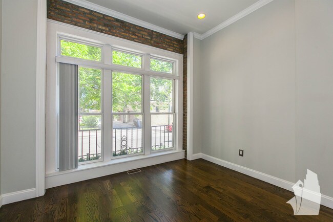 Foto del edificio - 53 W Burton Pl