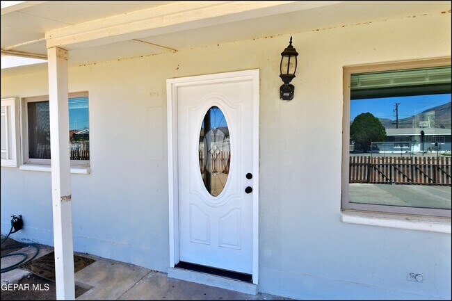 Building Photo - 10324 Newport Dr