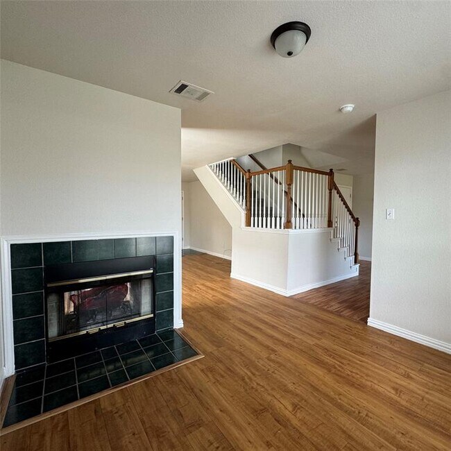 Foto del edificio - 4735 Castleman Dr