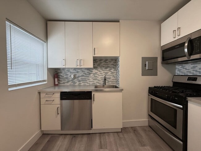 Building Photo - Updated 1BR Apt available now!