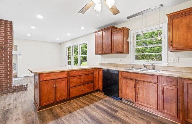 Foto del edificio - 1516 Montague Ave