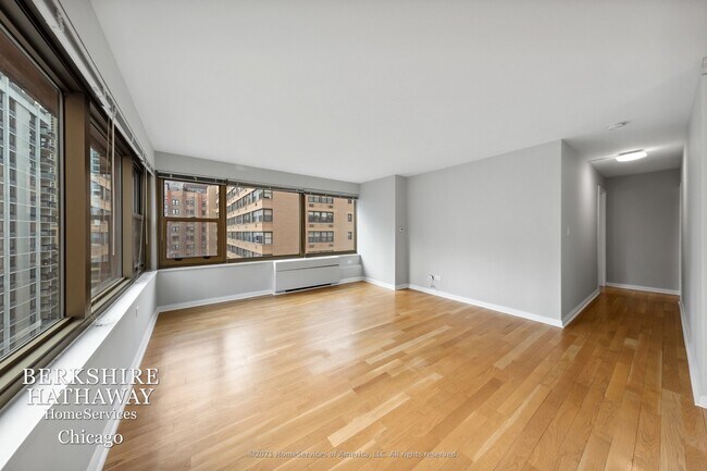 Building Photo - 247 E CHESTNUT Street