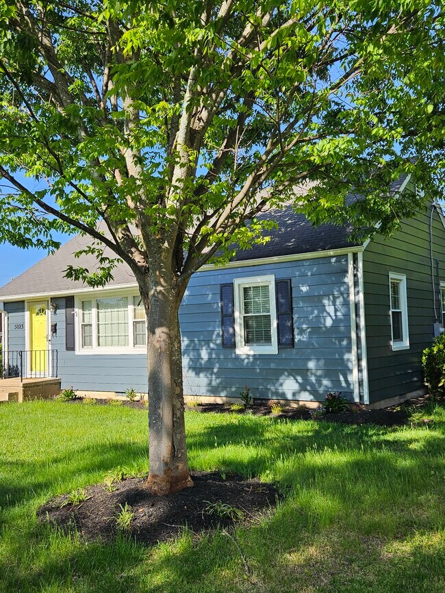 Front view - 5023 W Seminary Ave