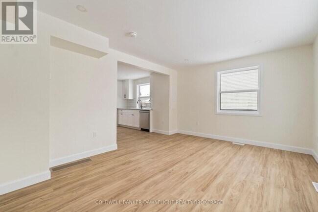 Building Photo - 145 Victoria St W