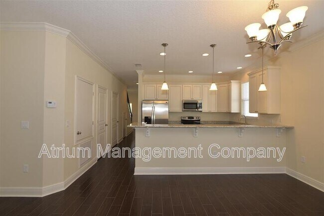 Foto del edificio - 2449 E Pine St