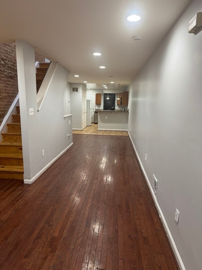 Building Photo - 2 bedrooms 2 bathrooms