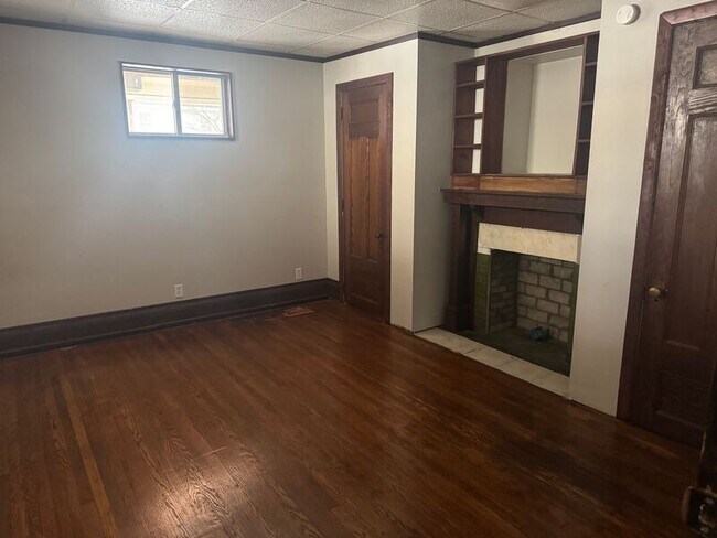 Foto del edificio - 166 Rosewood Terrace