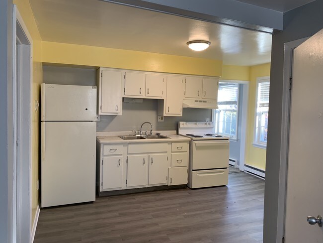 Building Photo - 429 S Chestnut St