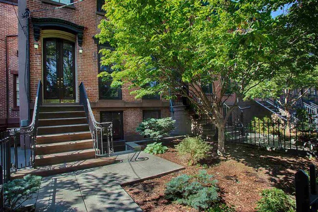 Foto del edificio - 267 4th St