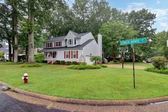 Building Photo - 109 Coach Hovis Dr