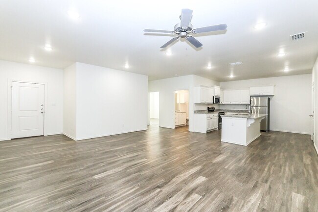 Foto del edificio - Beautiful Townhome