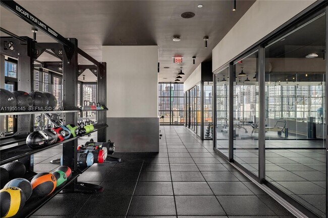 Foto del edificio - 601 NE 1st Ave