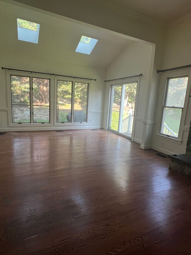 Building Photo - 3025 Windy Knoll Ct