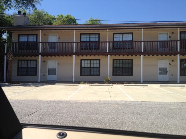 Building Photo - 3850 Creighton Rd