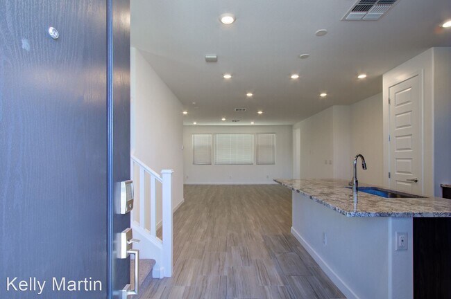 Foto del edificio - 4 br, 2.5 bath House - 1087 E Chapman Drive