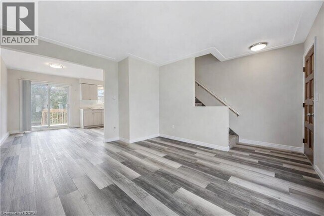 Photo du bâtiment - 30 Rowanwood Ave