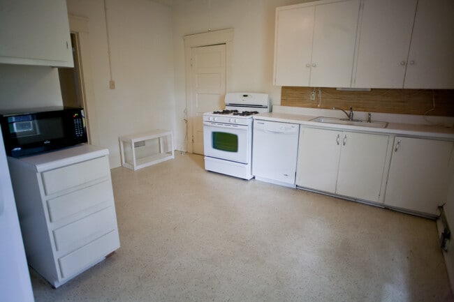 Building Photo - 2br Apartment on McCauley St - Cameron-McCauley Historic District