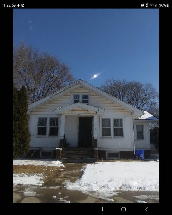 825 N Horsman St, Rockford, IL 61101 House for Rent in Rockford, IL