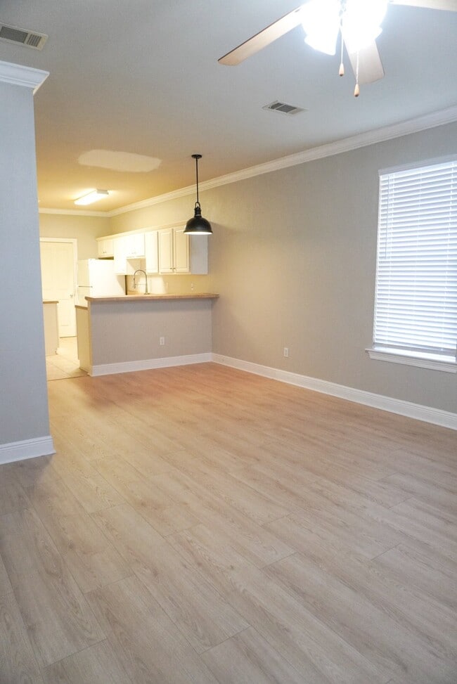 Building Photo - 5395 Arlington Ct