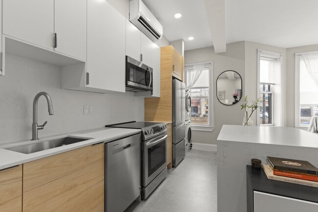 Foto del edificio - Gorgeous 1-bed/1-bath with Laundry in Unit!