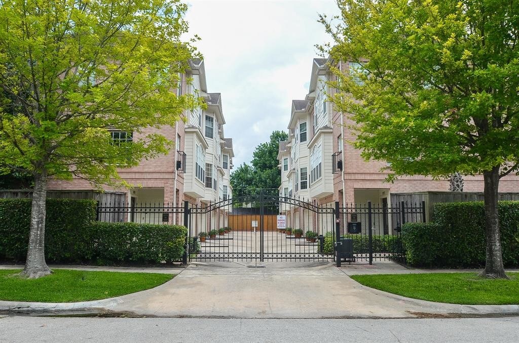 1883 Ewing St, Houston, TX 77004 Condo for Rent in Houston, TX