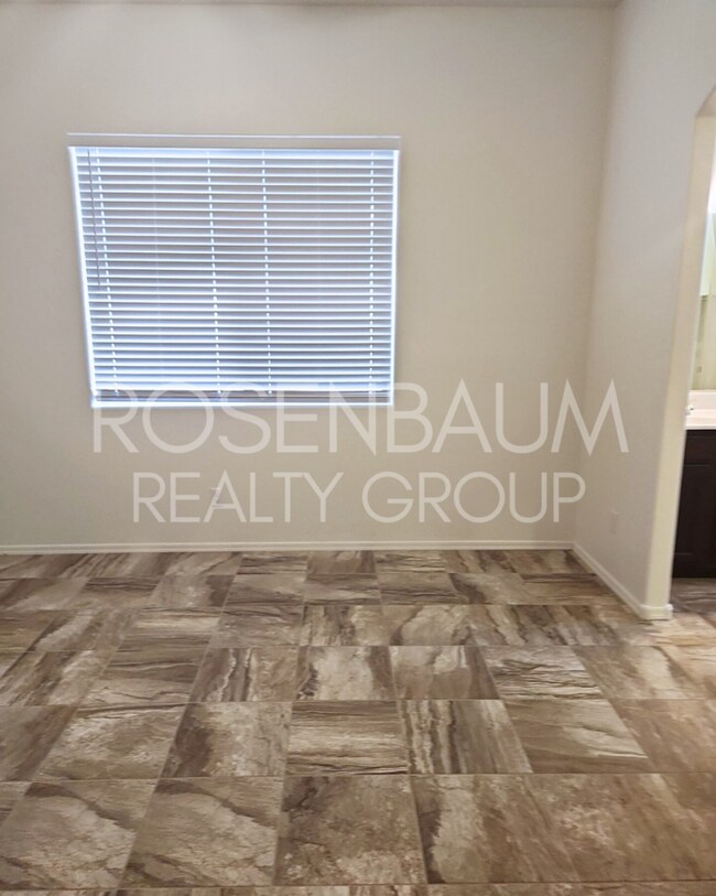 Building Photo - Gorgeous 3-bedrooms, 2-baths home tucked a...