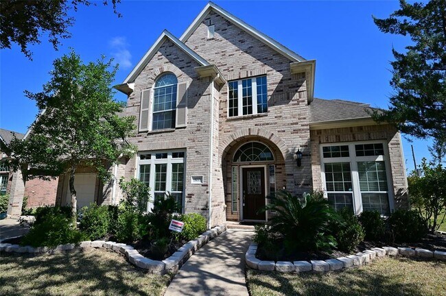Foto del edificio - 5215 Field Briar Ln