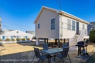 Building Photo - 109 W Pompano Way