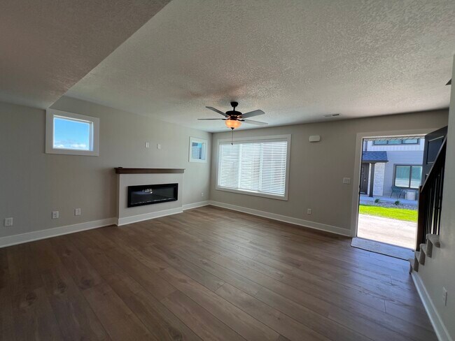 Foto del edificio - 601 Hart Ln