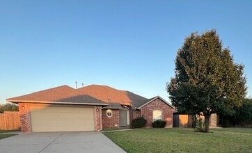 Building Photo - 3604 Kensington Dr