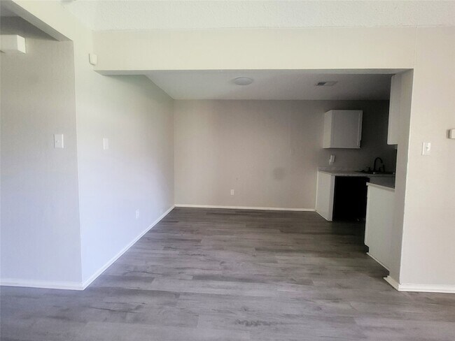 Foto del edificio - 3411 Stonewall Ln