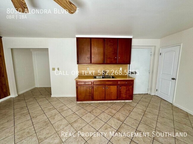 Foto del edificio - Studio Apartment for Rent in Paramount!
