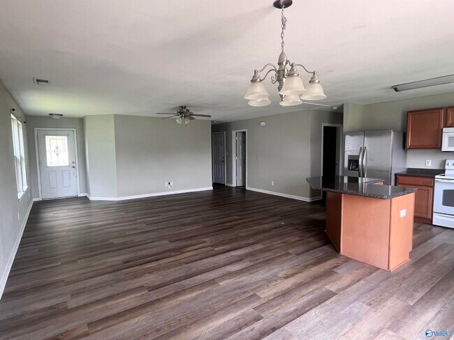 Foto del edificio - 15281 Tyler Mill Dr