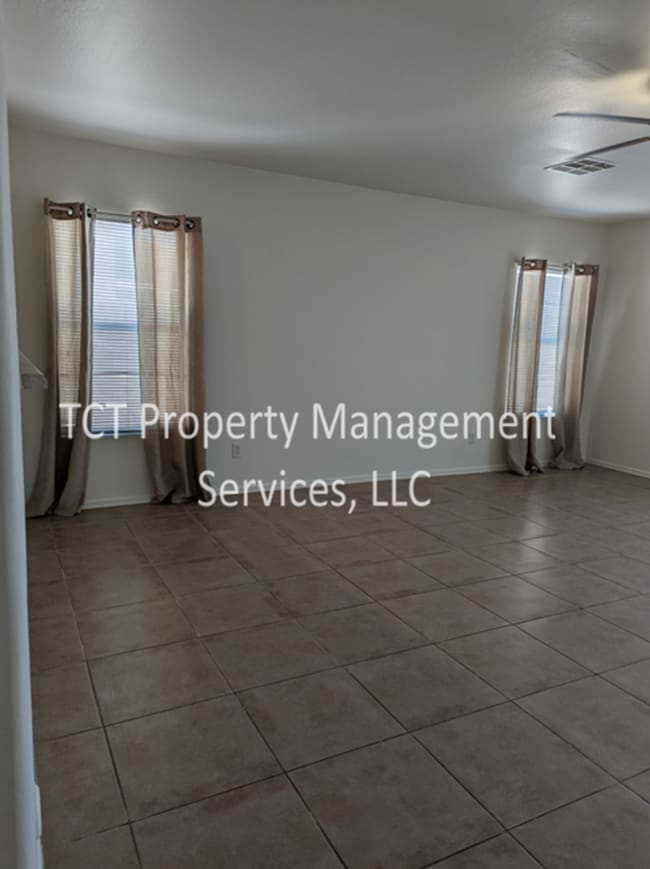 Building Photo - New Paint! New Tile! 3 Bed/2 Bath in Sunda...