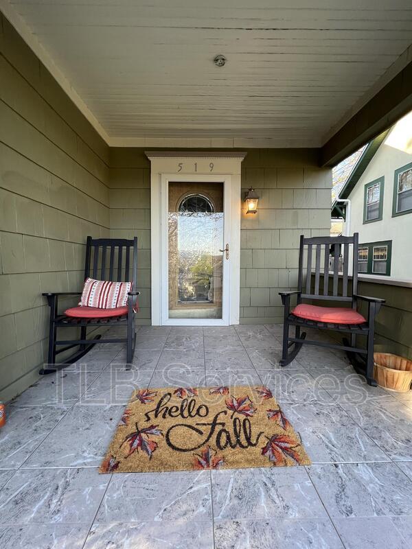 Building Photo - 519 School St