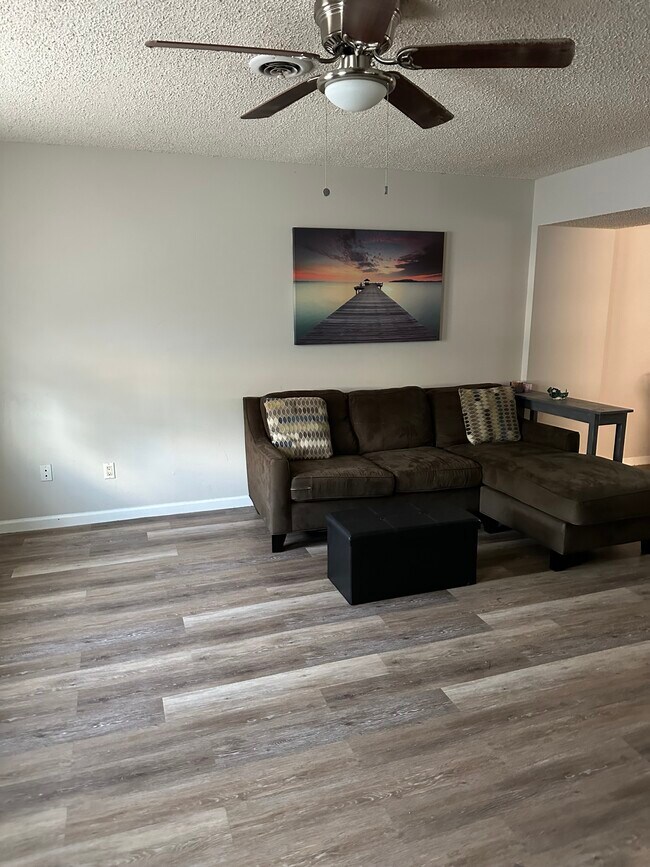 Foto del edificio - 4709 Leaf Crest Ct