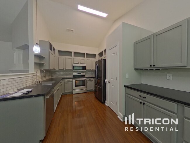 Foto del edificio - 6631 Sunman Rd