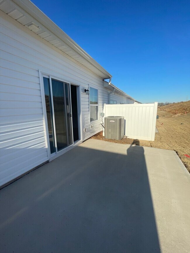Foto del edificio - New Construction 4 Bedroom 3 Bath Townhome in the Stoneledge Community in Fountain Inn