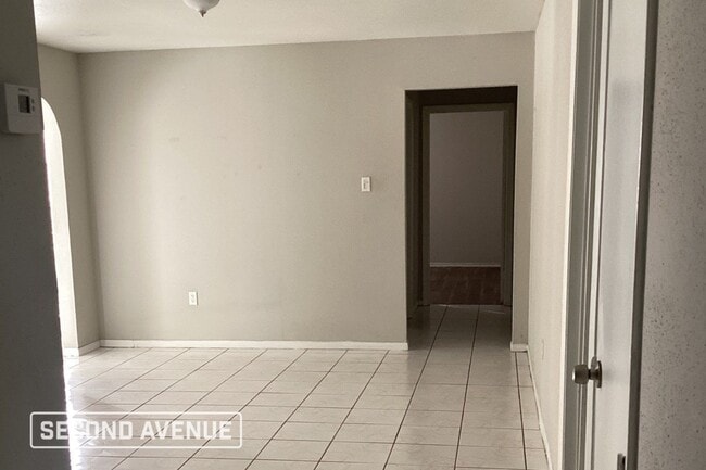 Building Photo - 517 Gardenia St
