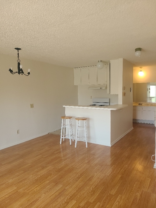 Building Photo - 160 S El Molino Ave