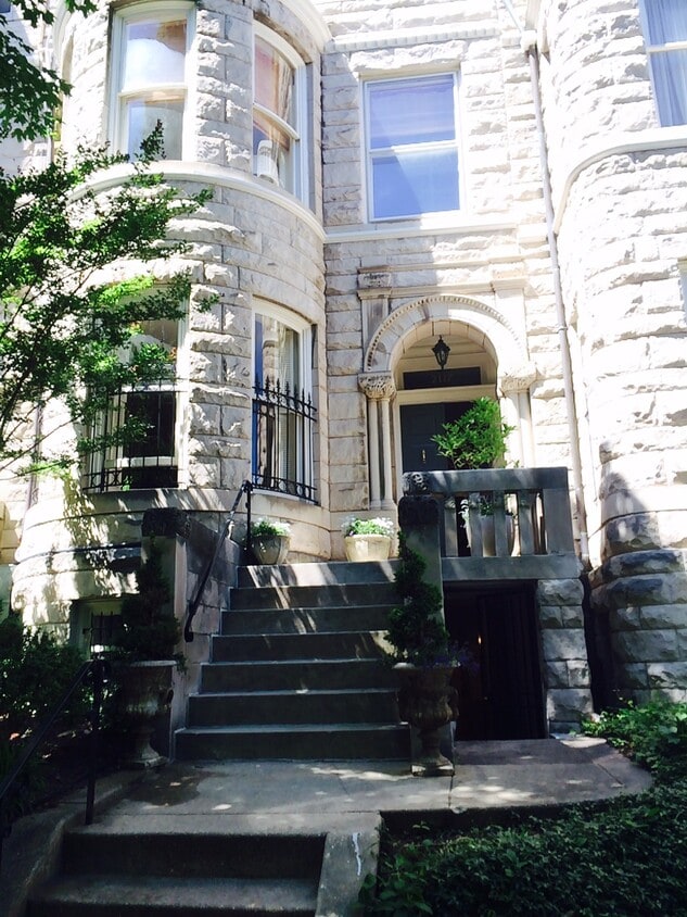 Gorgeous Apartment in Grand Kalorama/Dupont Brownstone - 2117 Bancroft Pl NW